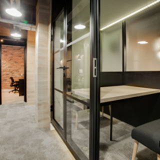 Bureau privé 20 m² 8 postes Coworking Rue d'Amsterdam Paris 75008 - photo 4